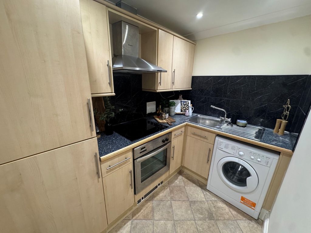 Property photo 2 of 8 Picture No. 22