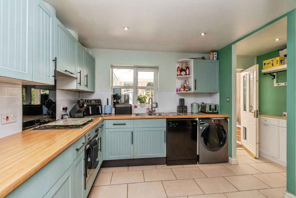 Property photo 2 of 20 Pbox-Img.Jpg