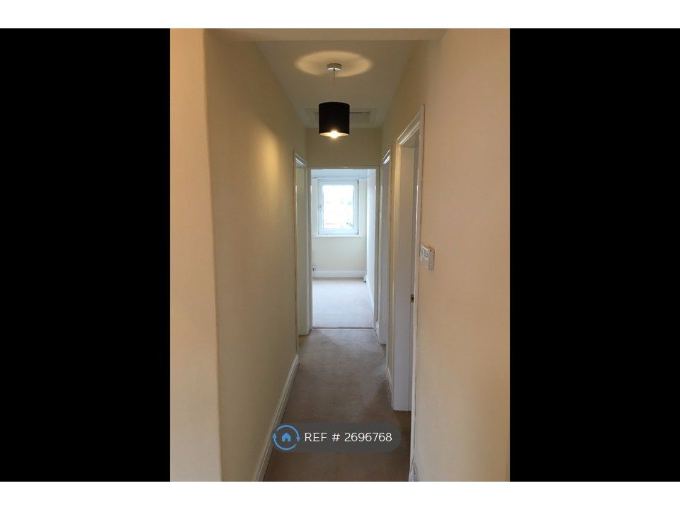 Property photo 2 of 8 Entrance Hall