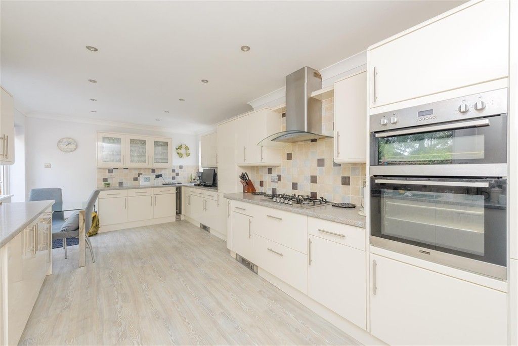 Property photo 1 of 19 Kitchen/Breakfast Room