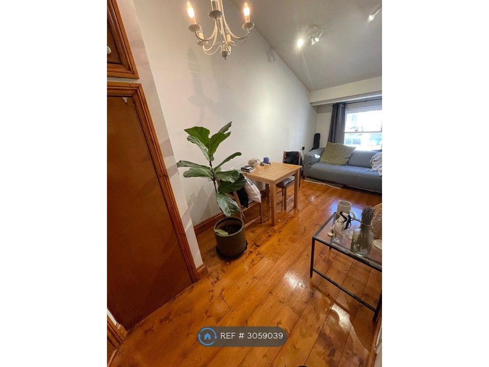 Property photo 1 of 32 Lounge