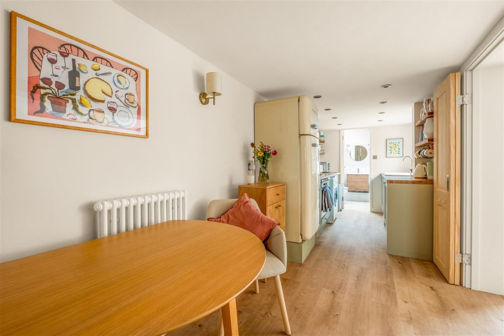 Property photo 3 of 18 5A College Place-10.Jpg