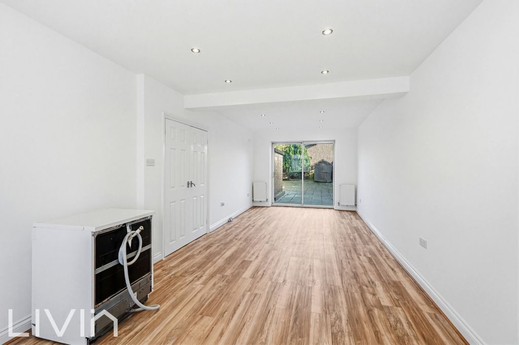 Property photo 3 of 12 Rowan Road,228 -29-2