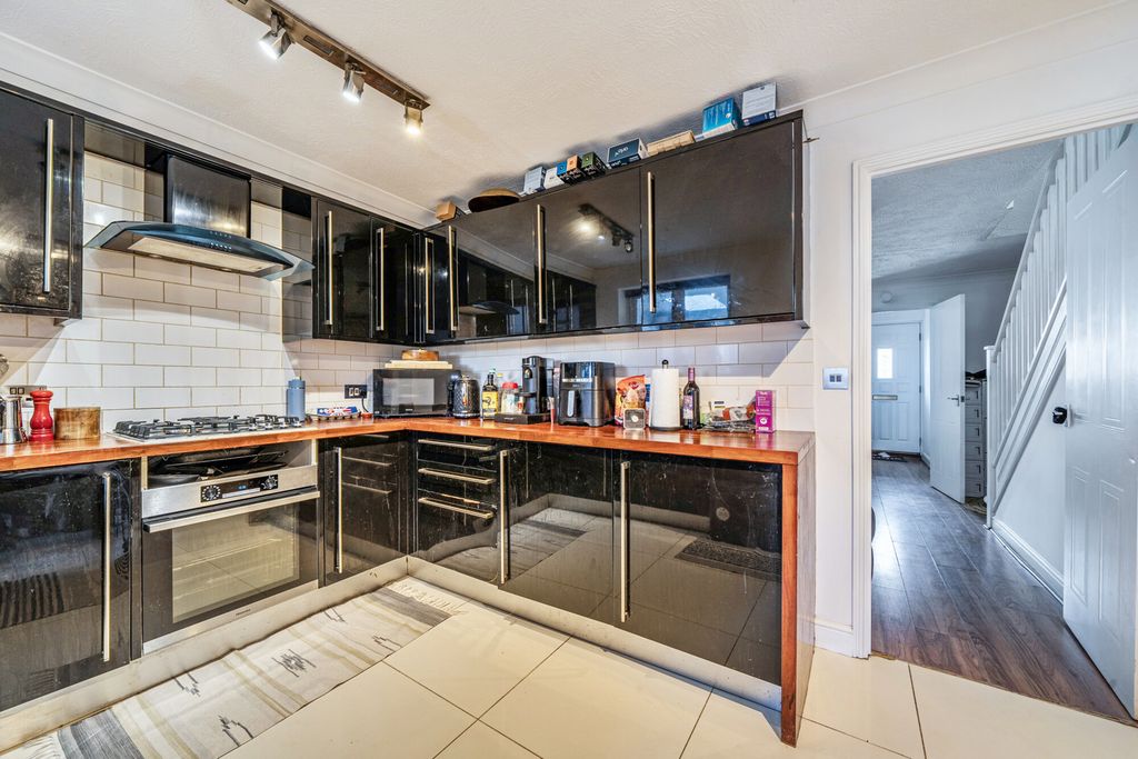 Property photo 3 of 22 Kitchen