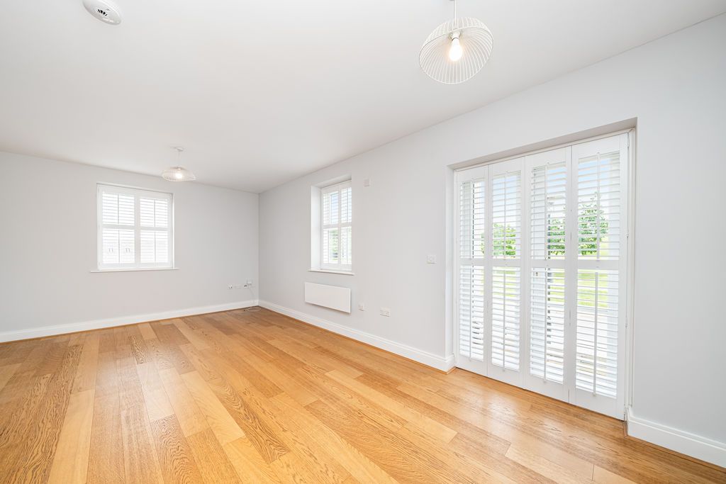 Property photo 3 of 16 Living Room