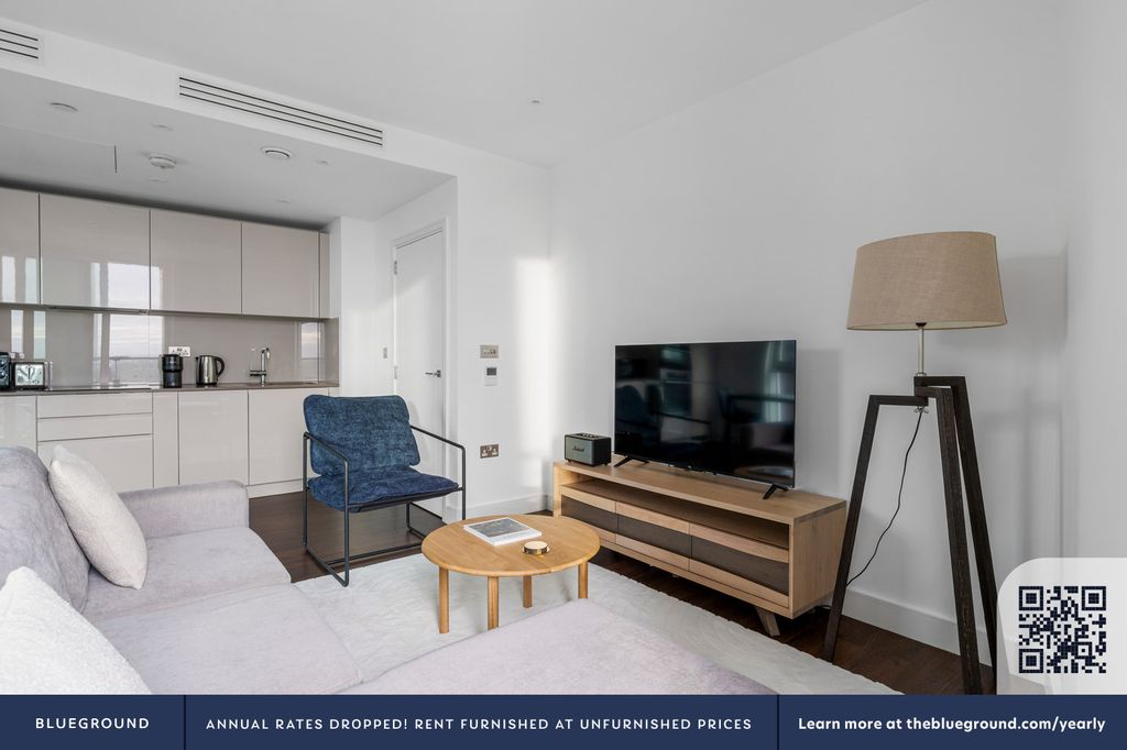 Property photo 3 of 40 Living Room