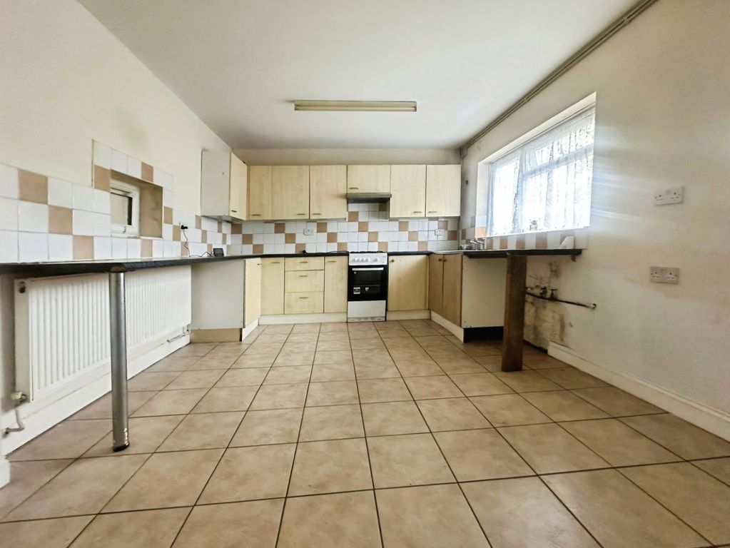 Property photo 3 of 8 Pbox-Img.Jpg