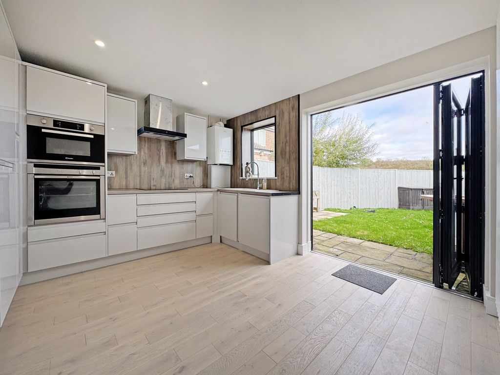 Property photo 2 of 27