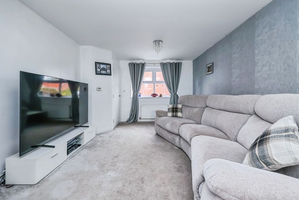 Property photo 2 of 17 Photo