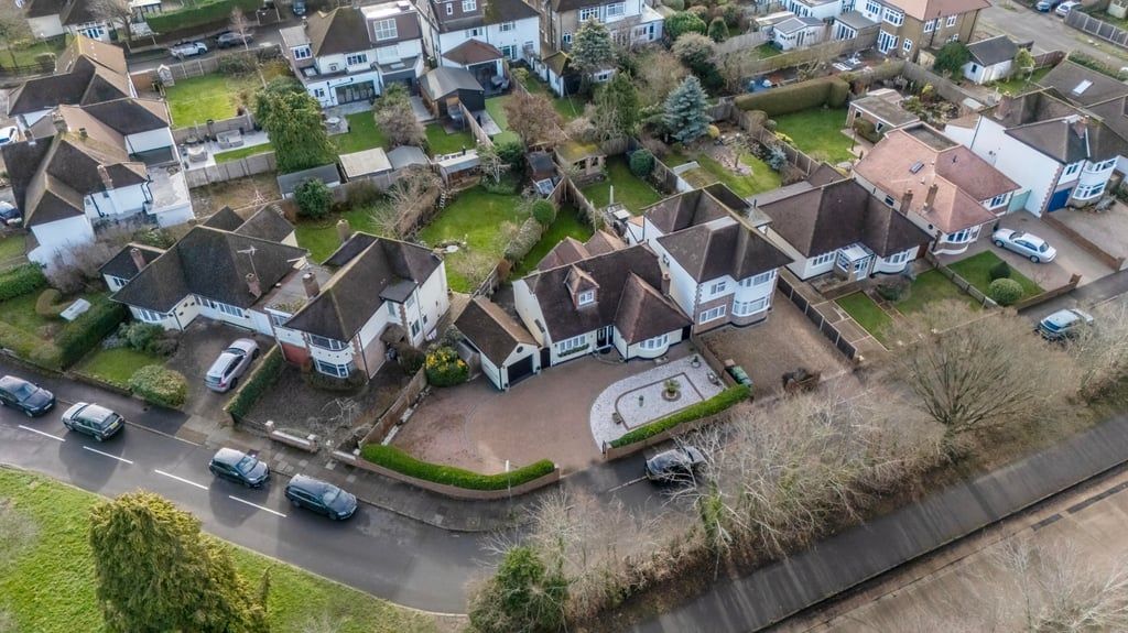 Property photo 2 of 28