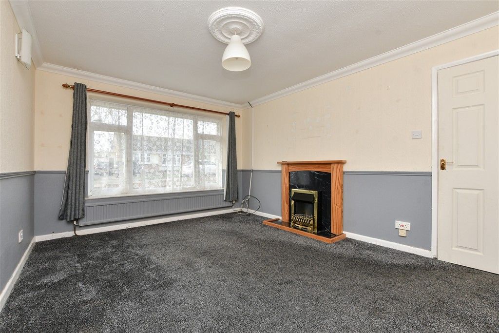 Property photo 3 of 14 Lounge