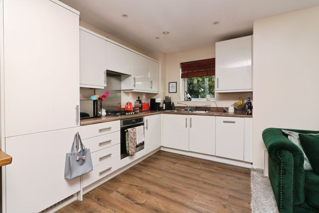 Property photo 2 of 11
