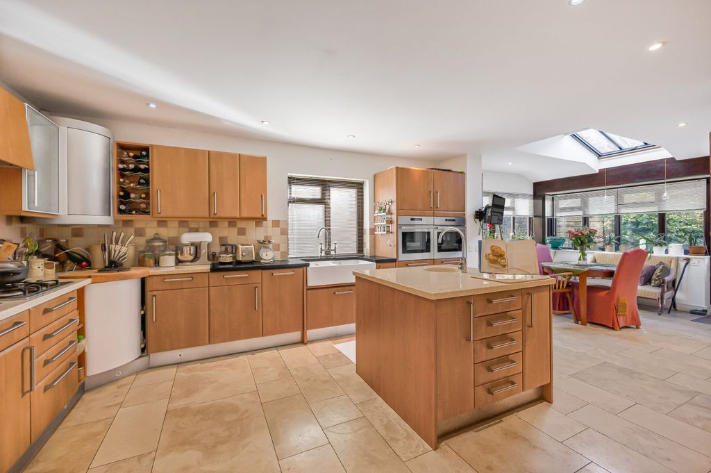 Property photo 2 of 23 Picture No. 33