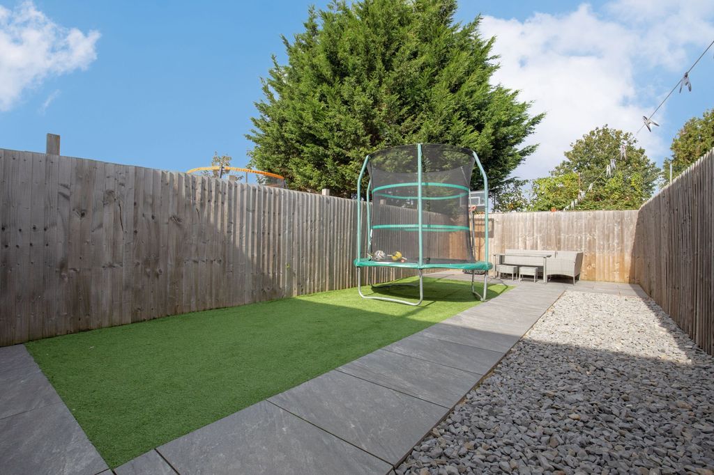 Property photo 3 of 23