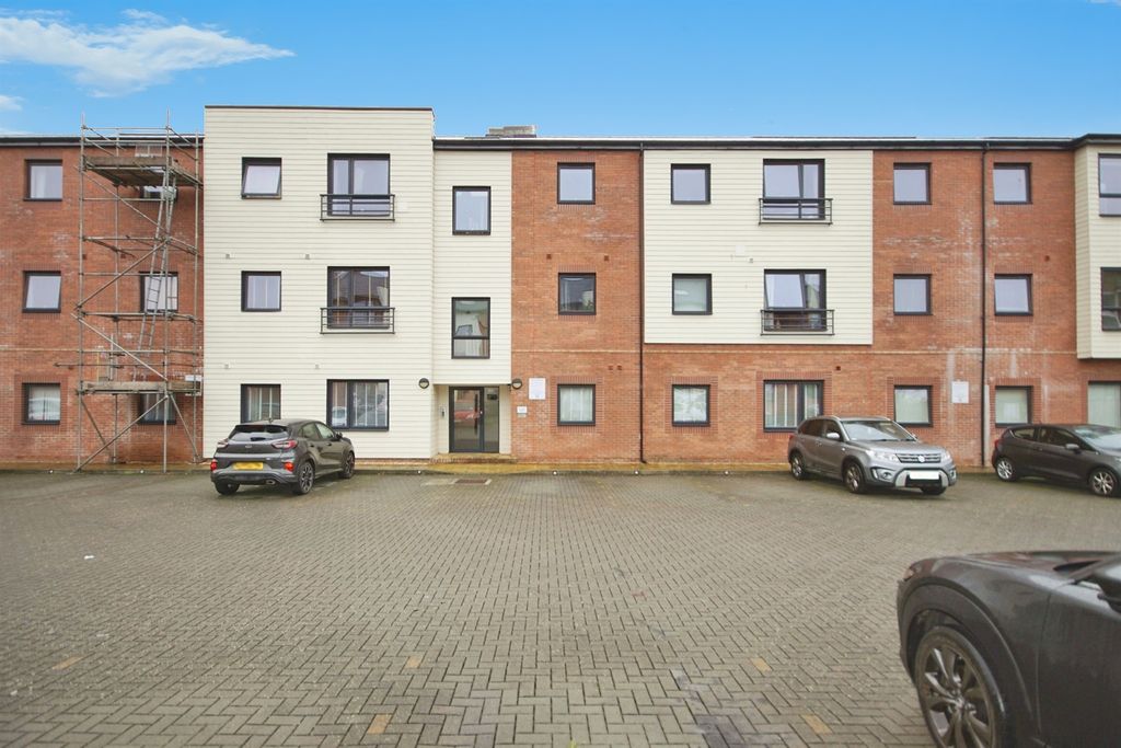 Property photo 2 of 18