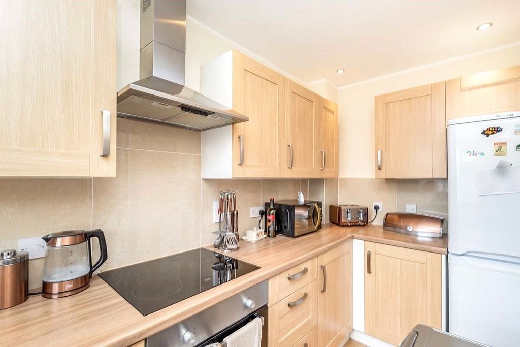 Property photo 2 of 8 Kitchen