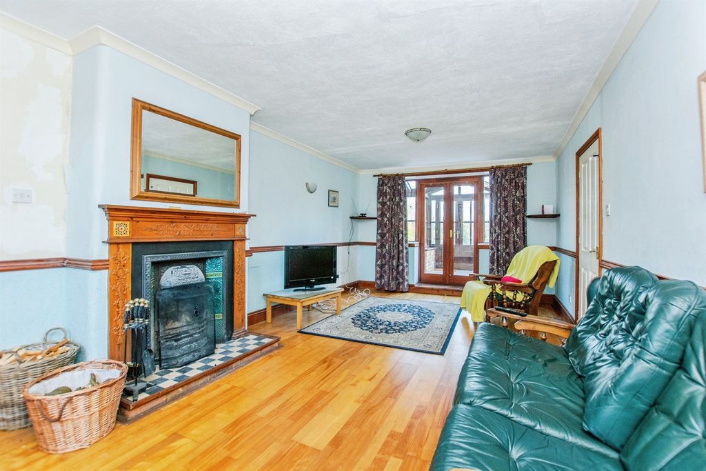 Property photo 2 of 21