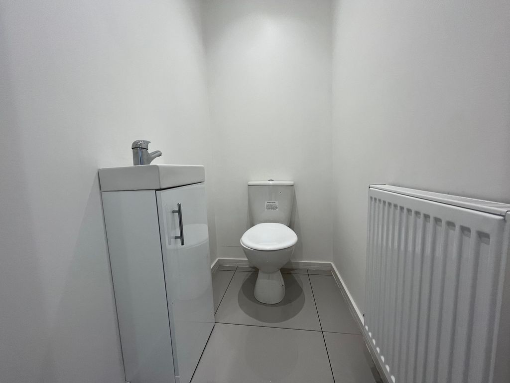 Property photo 3 of 10 Cloakroom/wc