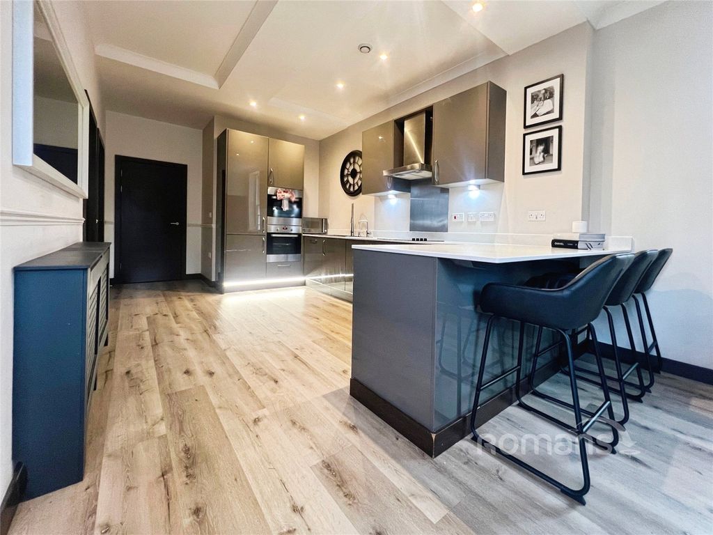 Property photo 2 of 28 Picture No. 33