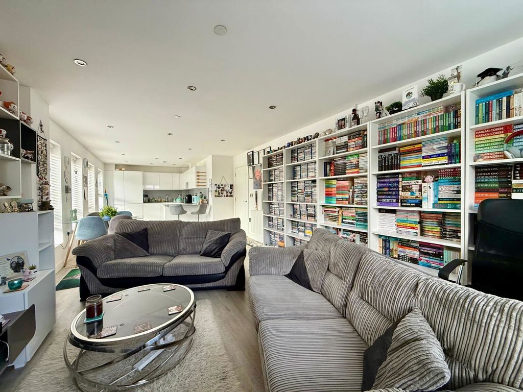 Property photo 3 of 15