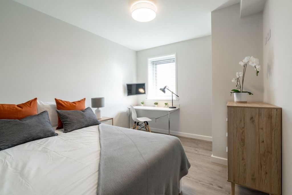 Property photo 3 of 17 1Fsf10 - Bedroom