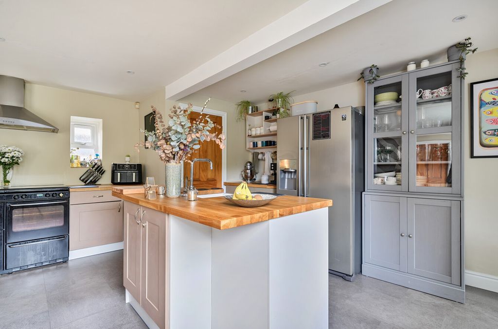 Property photo 3 of 15 Kitchen / Diner