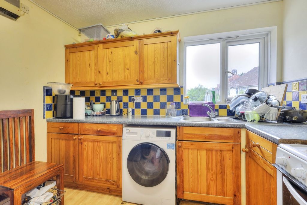 Property photo 2 of 12 Kitchen