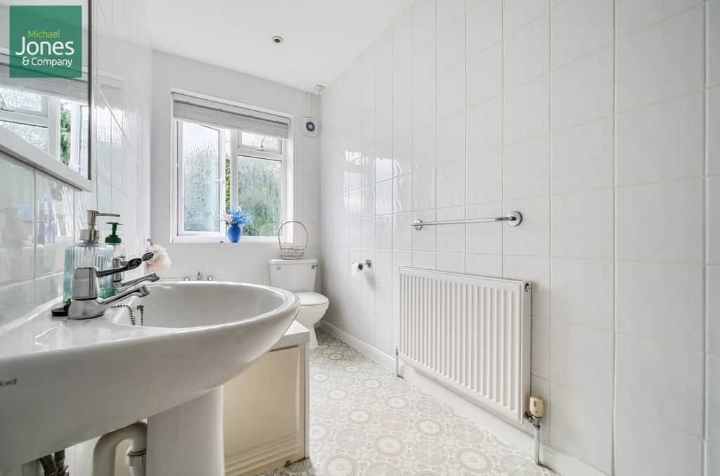 Property photo 3 of 8 Bathroom
