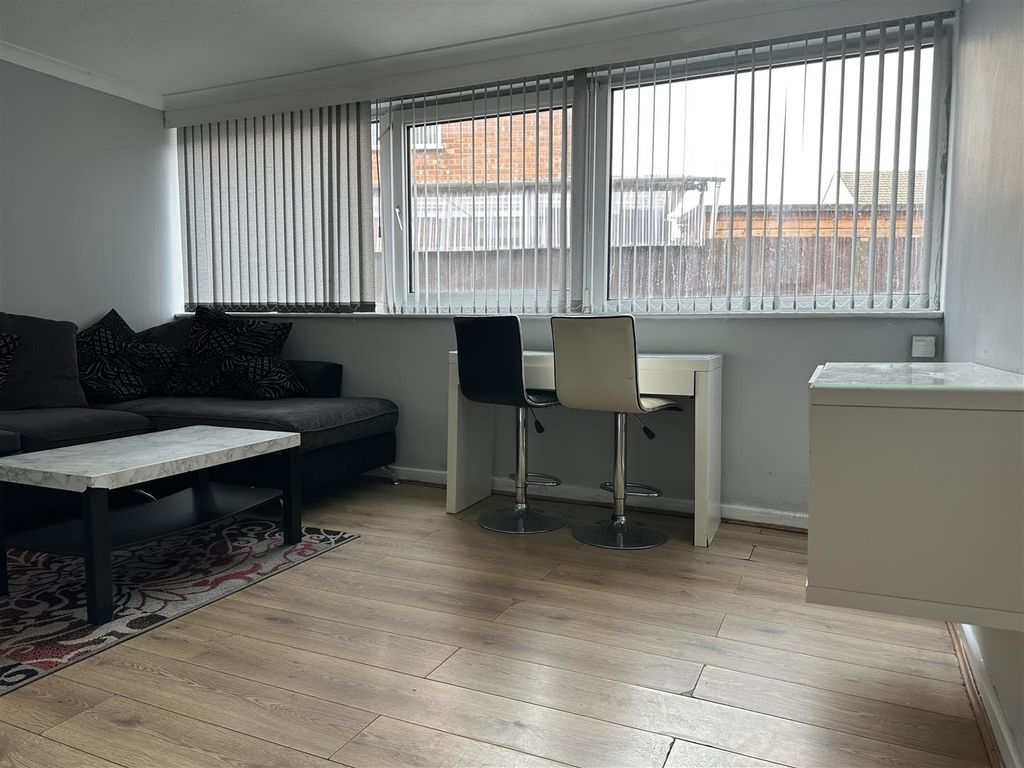 Property photo 3 of 10 Lounge Dining Room