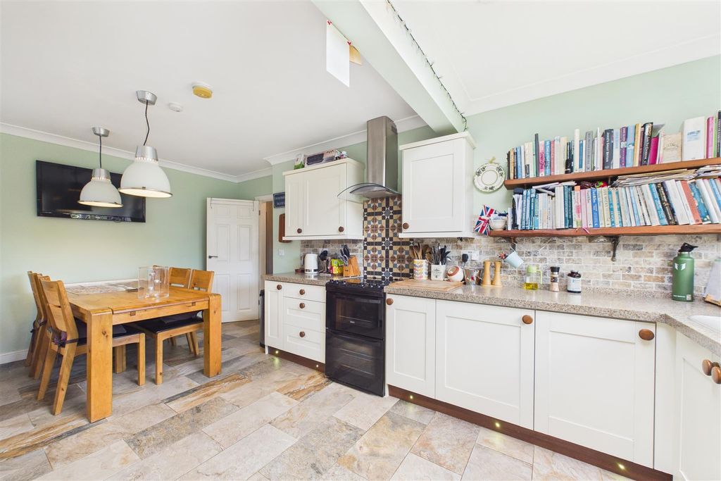 Property photo 3 of 15 Kitchen Diner