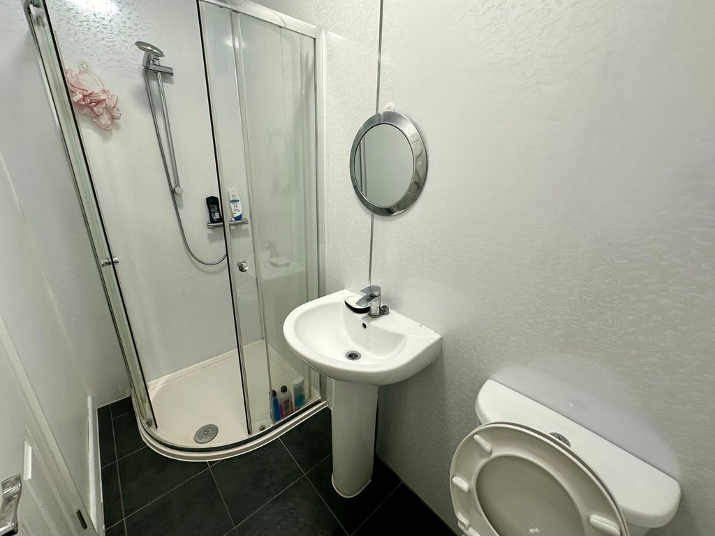 Property photo 3 of 6 Img_8088