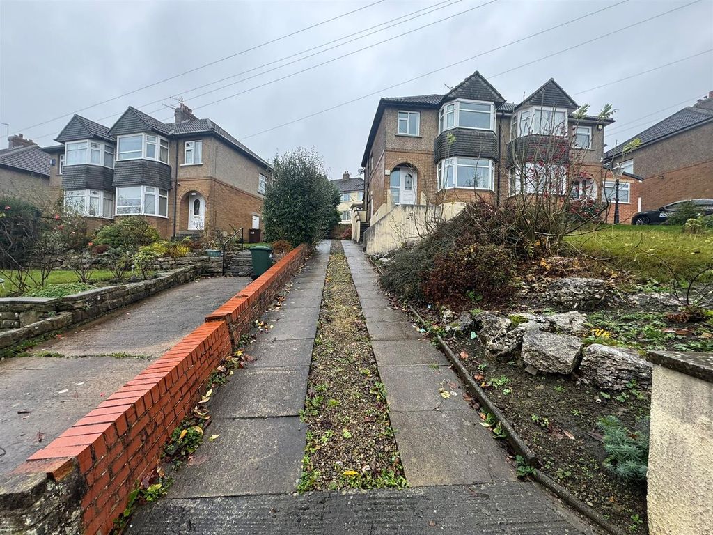 Property photo 2 of 20 Driveway .Jpeg