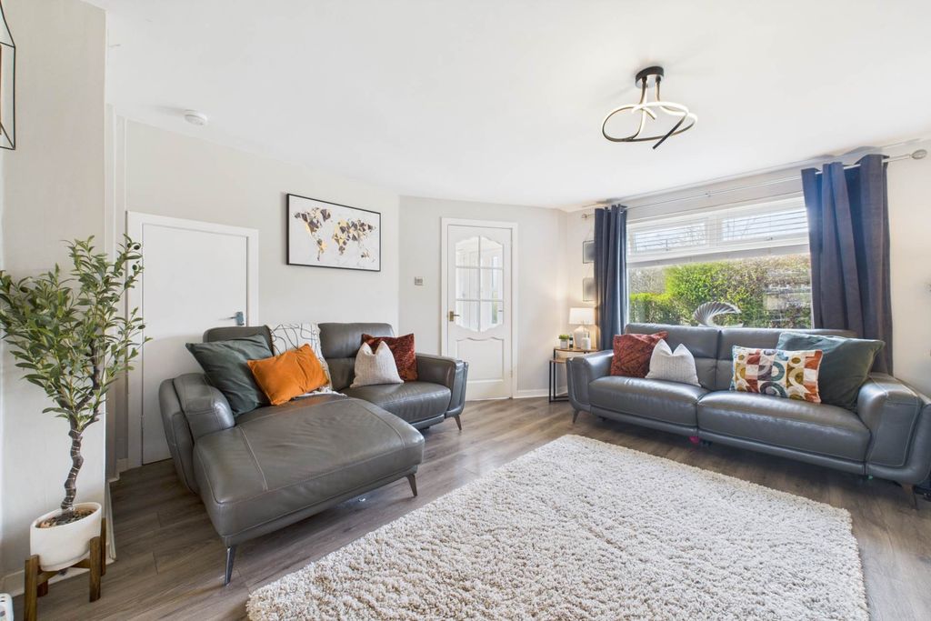 Property photo 3 of 26