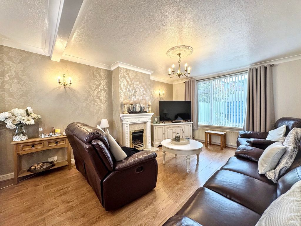Property photo 3 of 18 Lounge/Dining Room