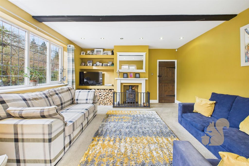 Property photo 3 of 21 Living Room