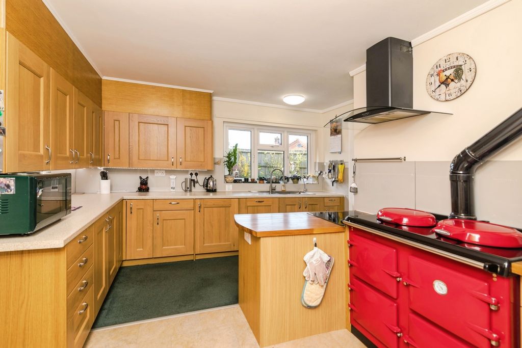 Property photo 3 of 20 Kitchen