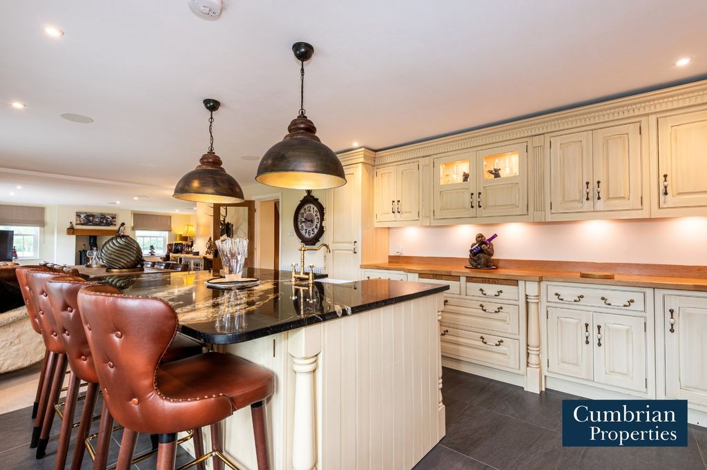 Property photo 2 of 31 Dining Kitchen Area