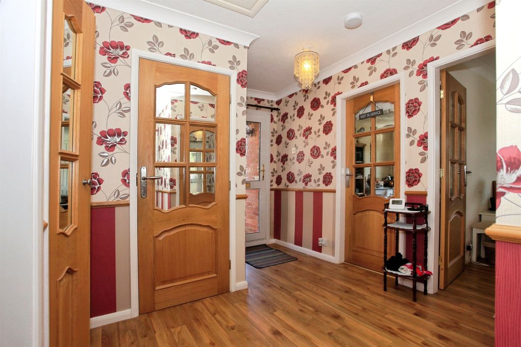 Property photo 2 of 17 Entrance Hall