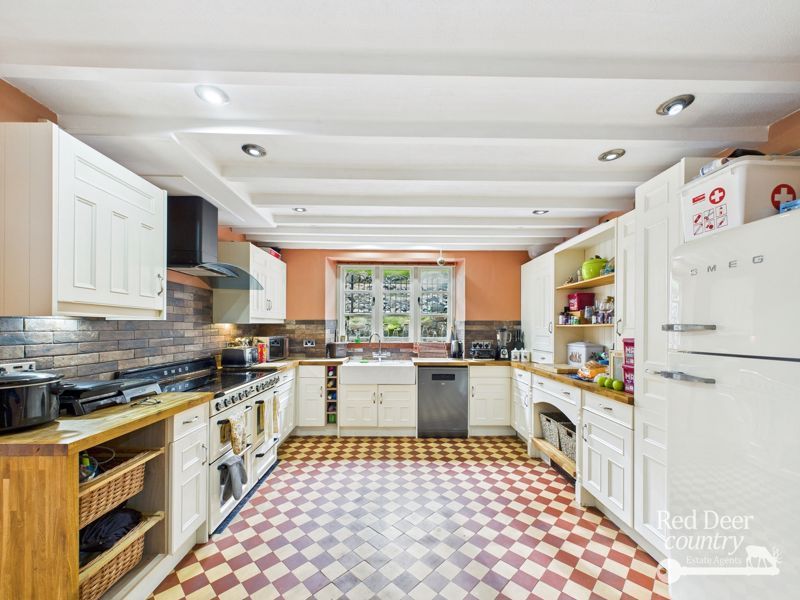 Property photo 3 of 35 Kitchen