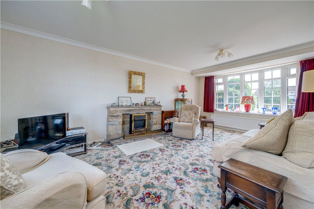 Property photo 2 of 18 Sitting Room