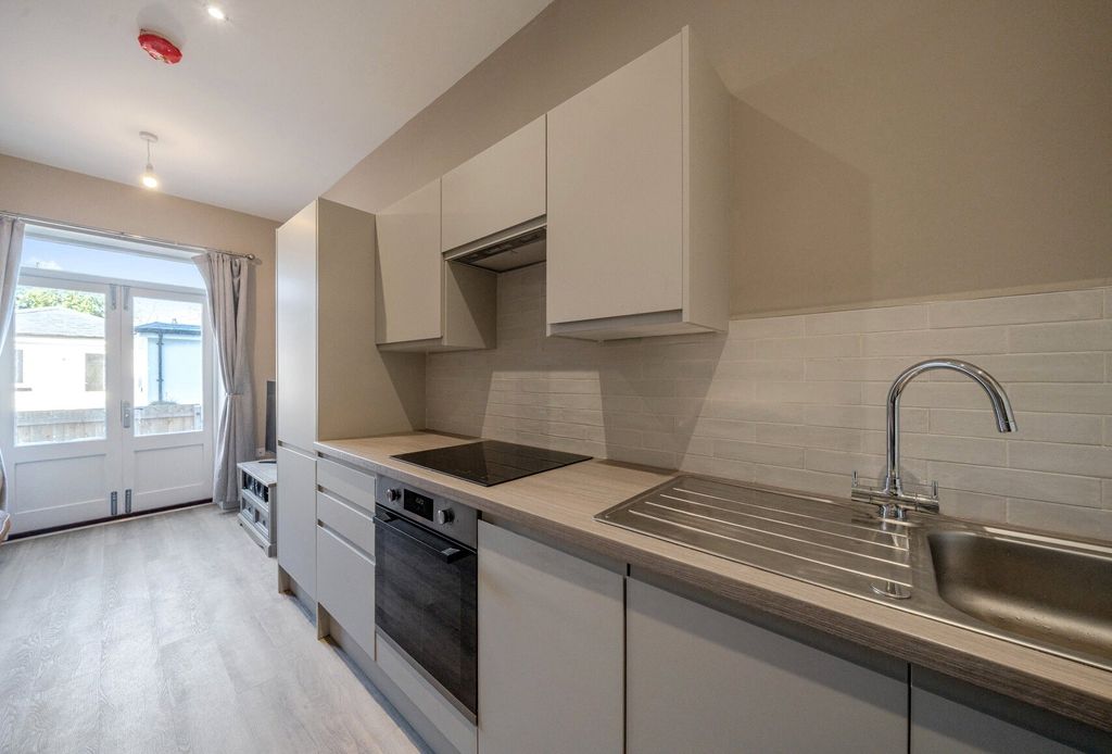 Property photo 2 of 11 Kitchen