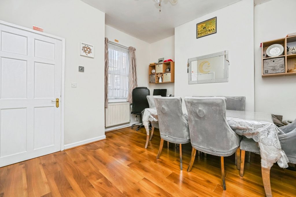 Property photo 3 of 10 Pbox-Img.Jpg