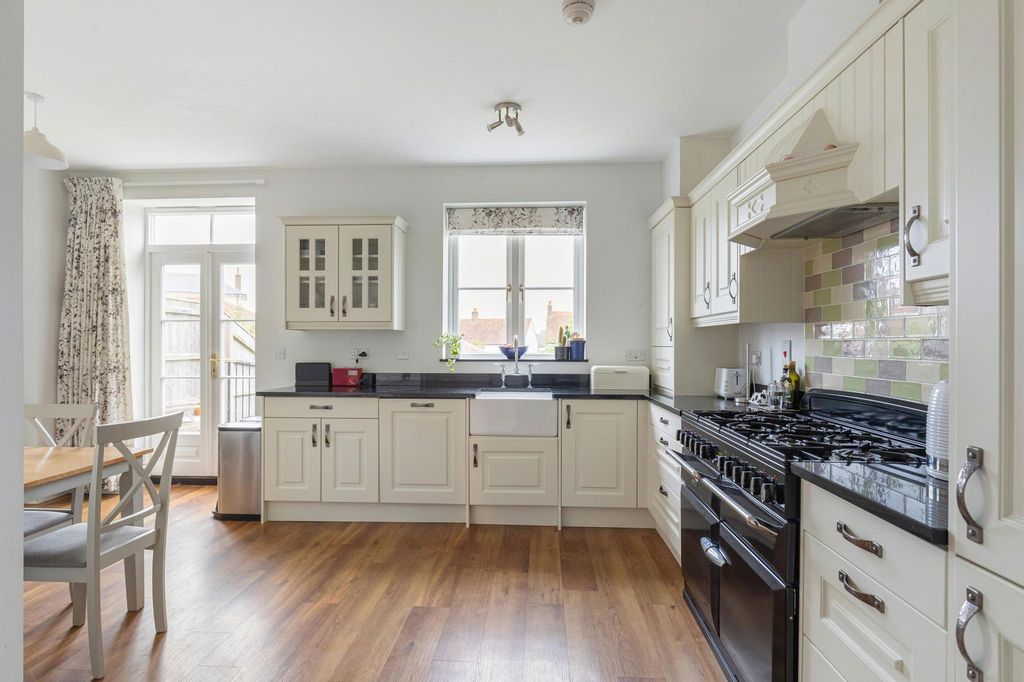 Property photo 2 of 26