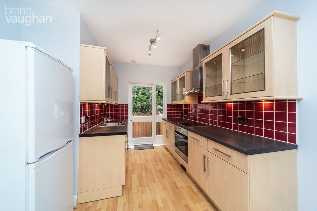 Property photo 3 of 7 Kitchen