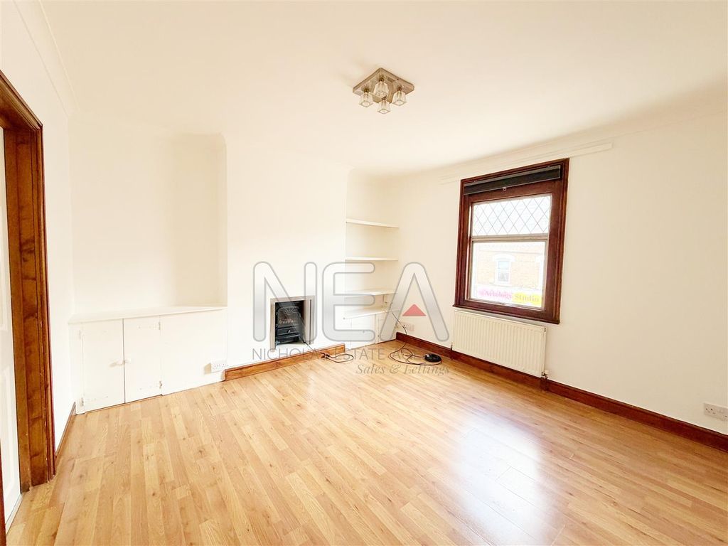 Property photo 1 of 10 Living Room