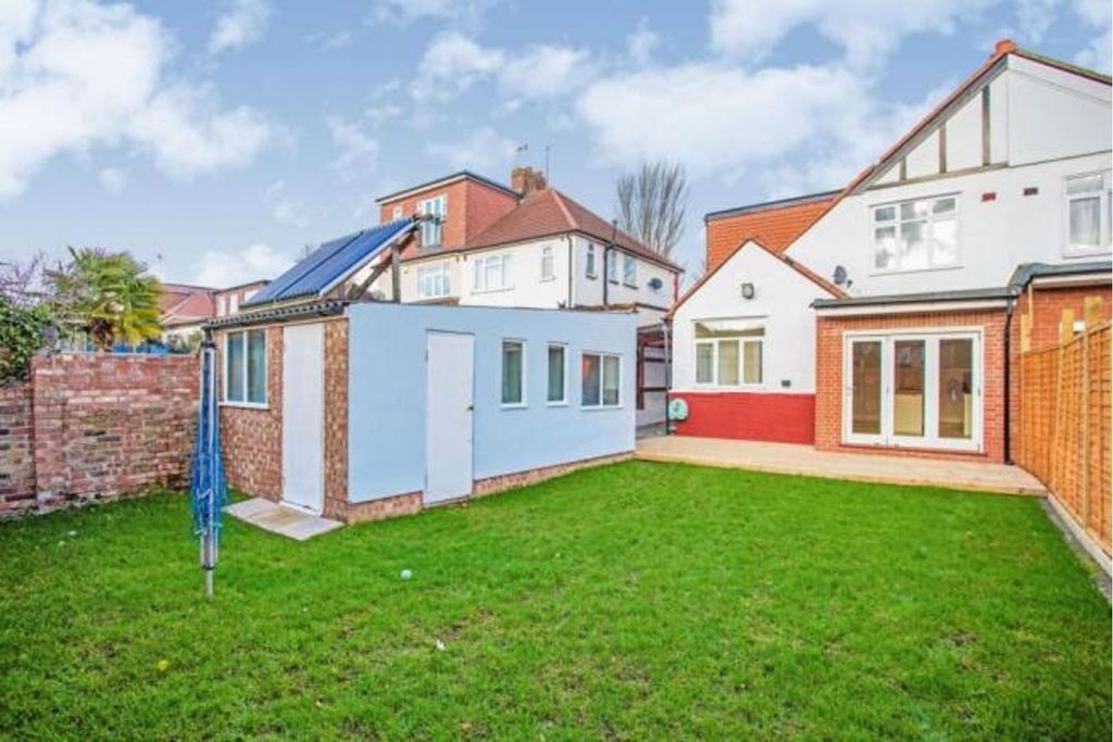 Additional image 12 of 5 bed semi-detached house for saleFarndale Crescent, Greenford UB6