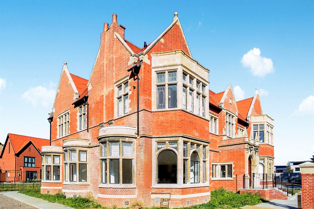 Property photo 2 of 13