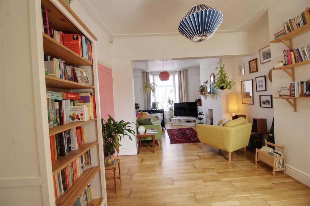 Property photo 3 of 9