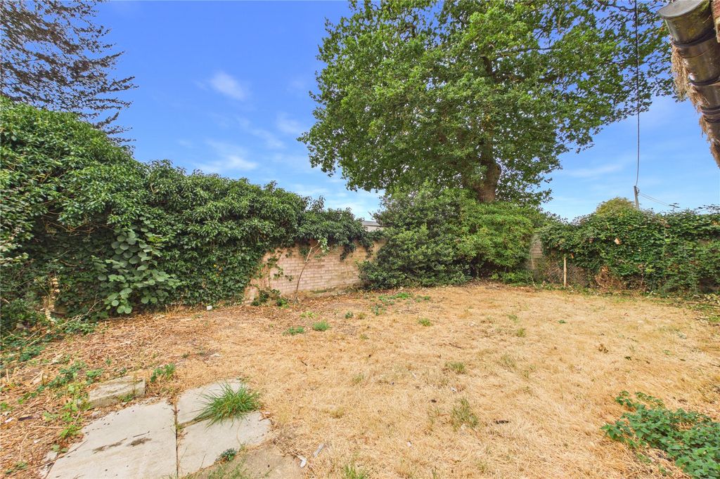 Property photo 3 of 8 Garden