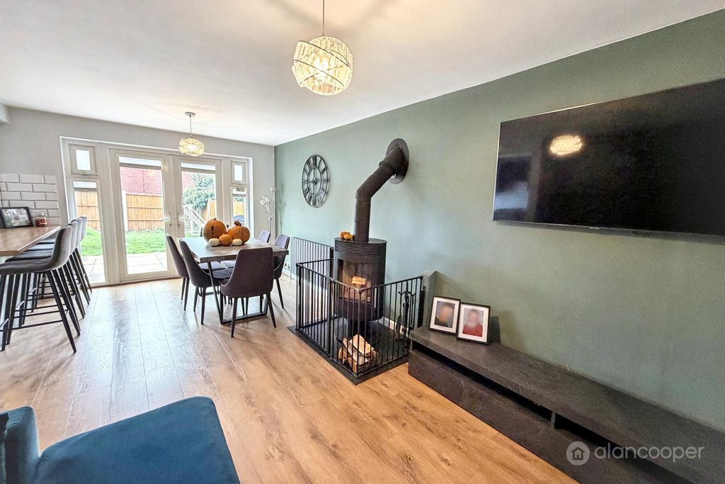 Property photo 2 of 18 5704473